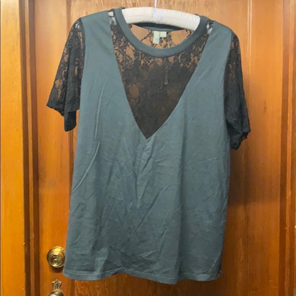 V-neck Lacy T-shirt
